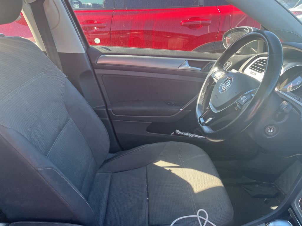 2017 Volkswagen Golf TSI S photo 4