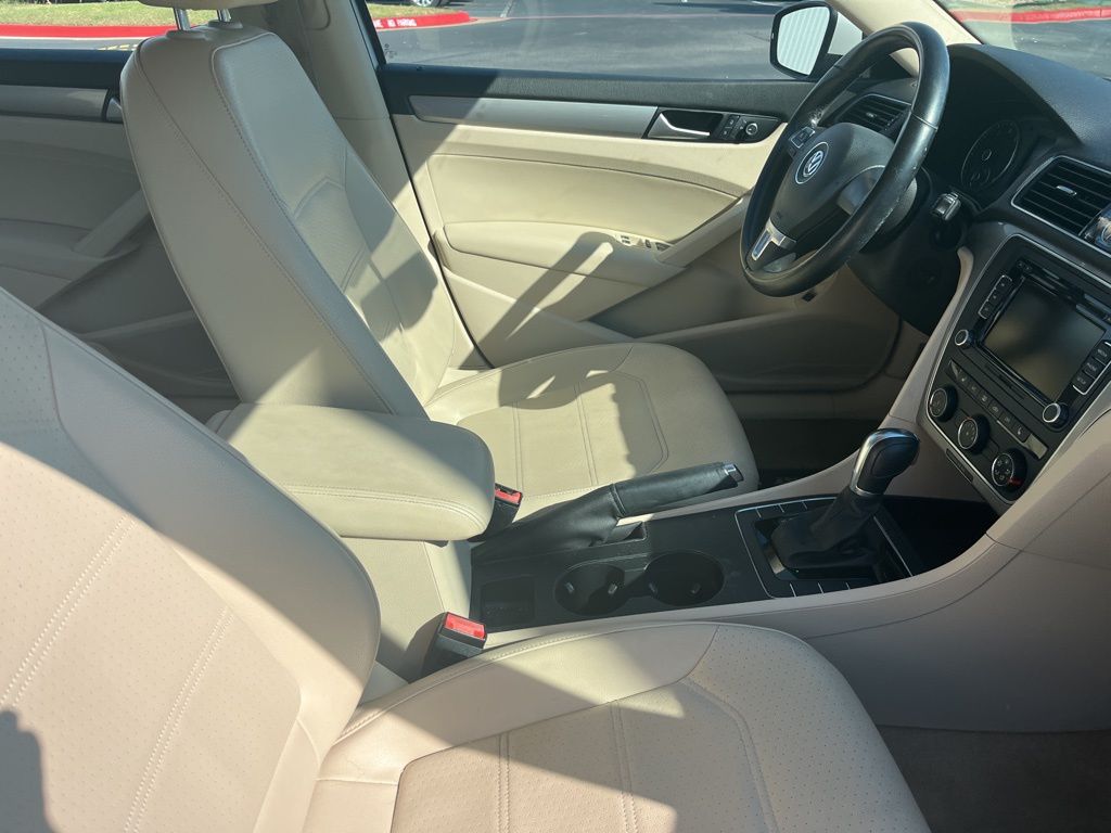 2015 Volkswagen Passat S photo 3