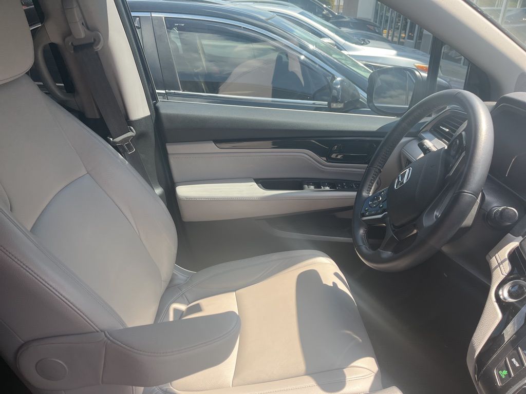 2023 Honda Odyssey Touring photo 4
