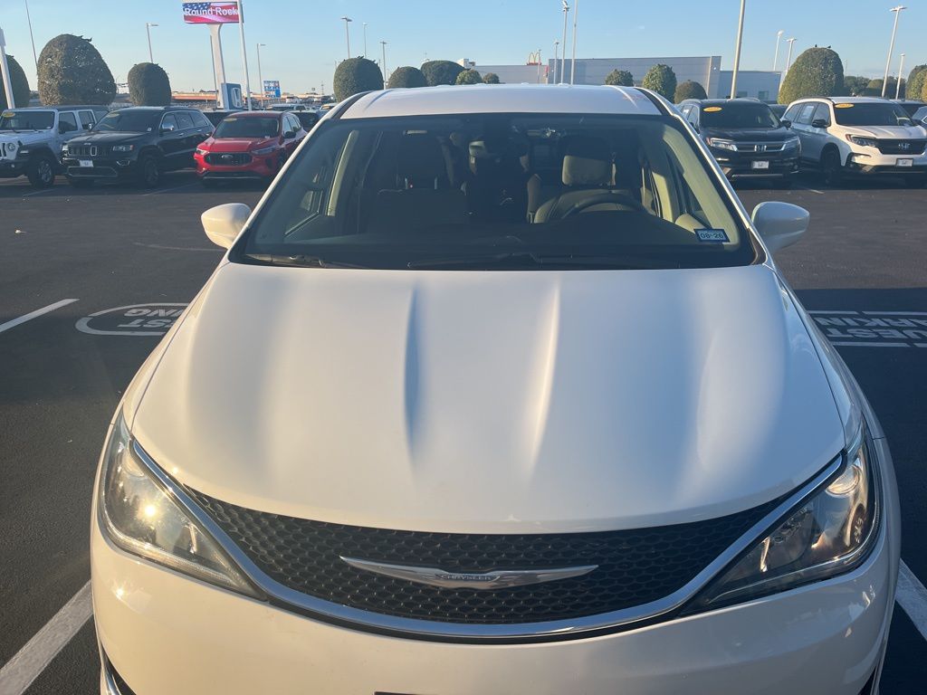2018 Chrysler Pacifica Touring Plus photo 2