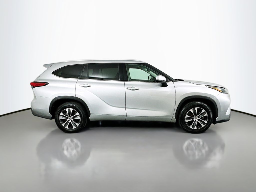 2022 Toyota Highlander XLE photo 4