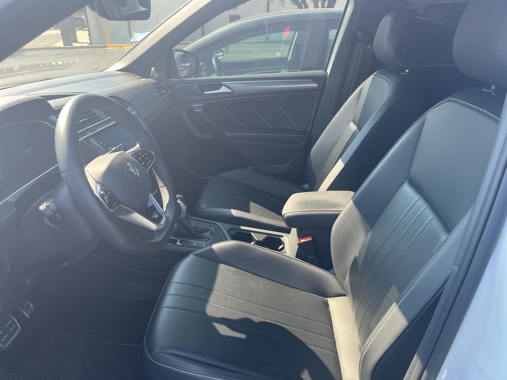 2024 Volkswagen Tiguan SE R-Line Black photo 4