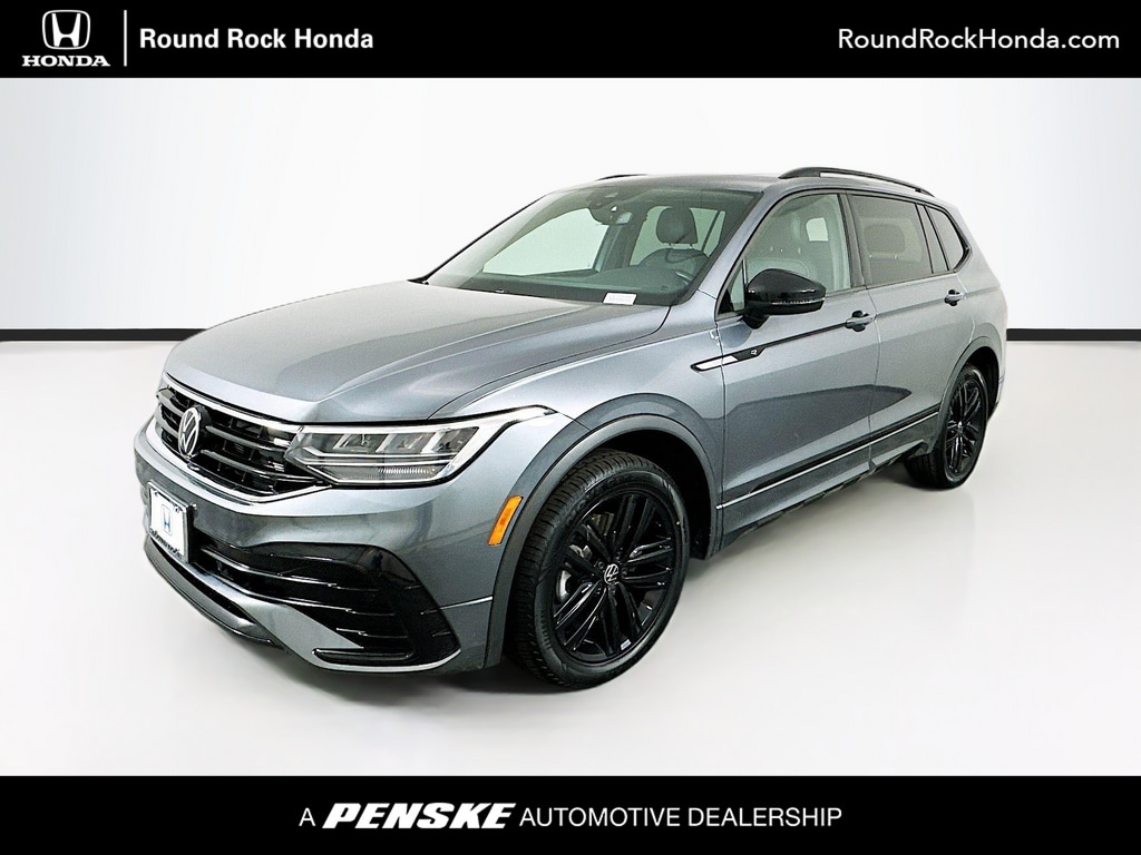 2022 Volkswagen Tiguan SE R-LINE BLACK's photo