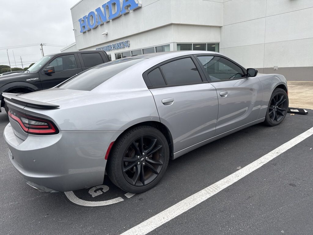 Used 2018 Dodge Charger SXT Sedan