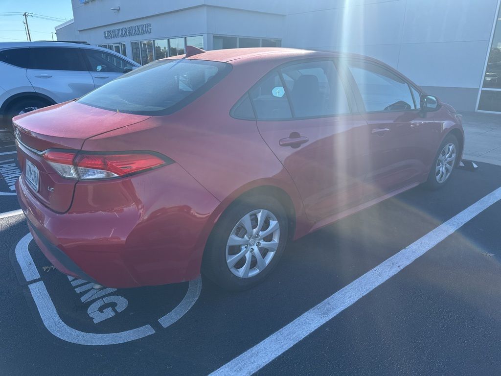 2021 Toyota Corolla LE photo 4