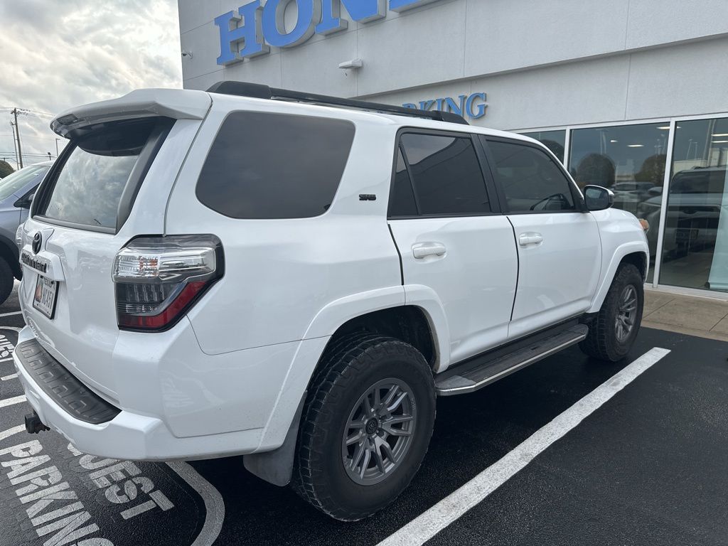 2015 Toyota 4Runner SR5 photo 4