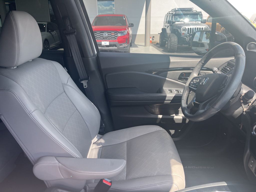 2023 Honda Passport Elite photo 3