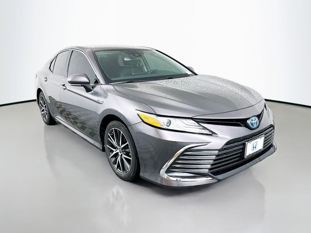 Used 2021 Toyota Camry Hybrid XLE Sedan