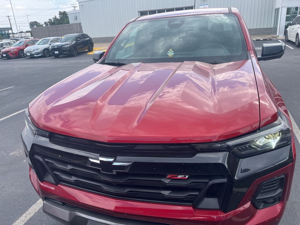 2025 Chevrolet Colorado Z71 photo 2
