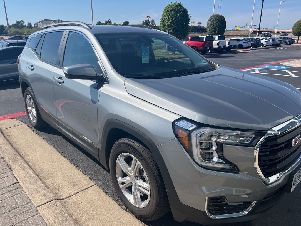 2024 Gmc Terrain SLE photo 3