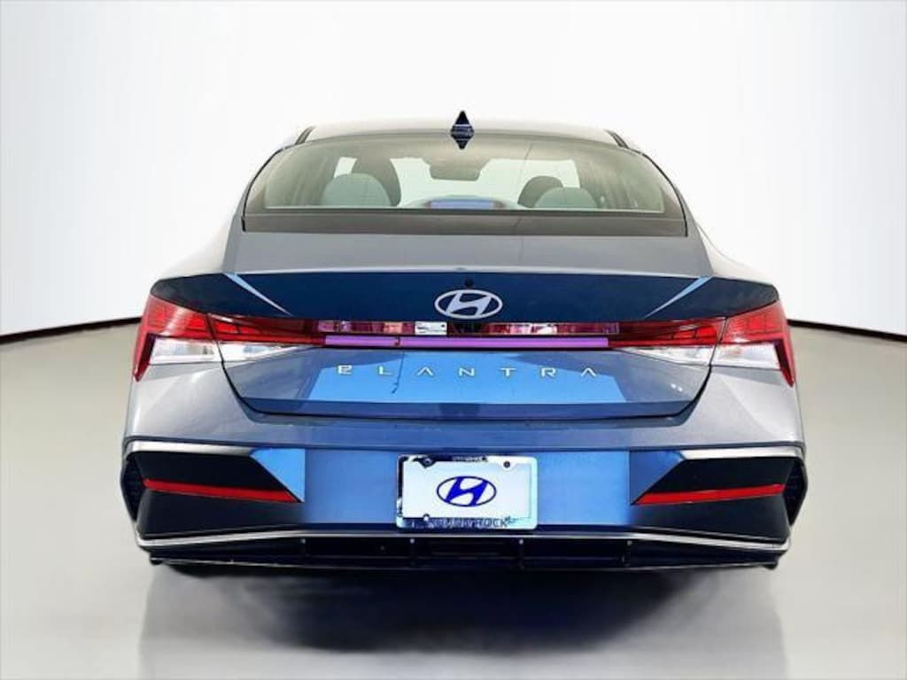 New 2025 Hyundai Elantra SEL Convenience Sedan