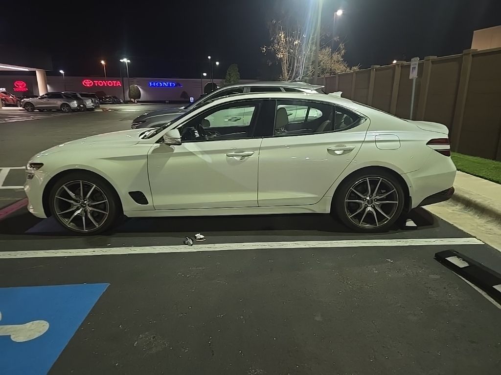 2022 GENESIS G70 Standard's photo