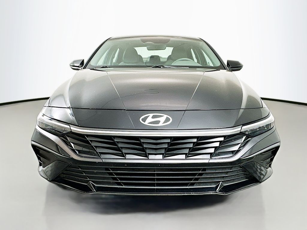2024 Hyundai Elantra SEL photo 2