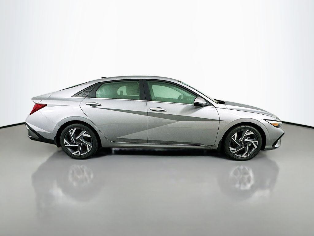 New 2025 Hyundai Elantra Limited Sedan