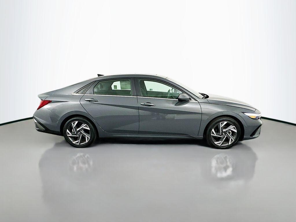 New 2025 Hyundai Elantra SEL Convenience Sedan