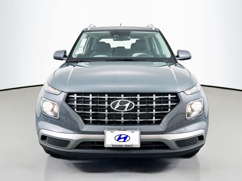 2025 Hyundai Venue SEL photo 2