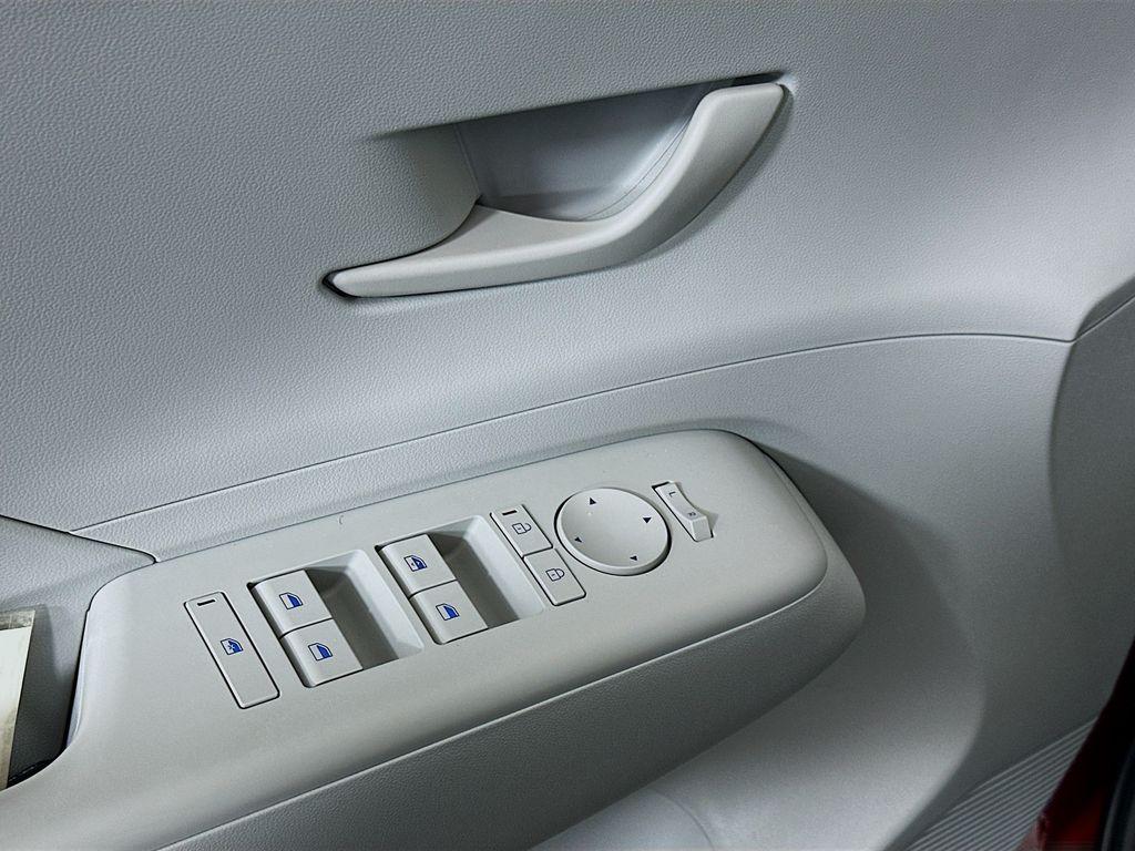 2026 Hyundai Kona SE - Photo 18