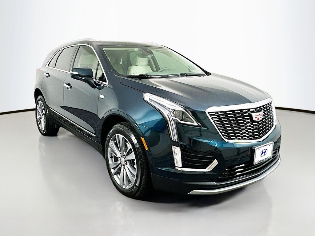 2025 Cadillac XT5 Premium Luxury photo 3