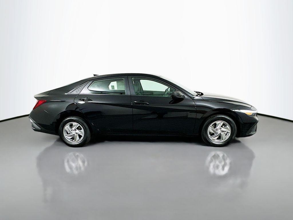 New 2026 Hyundai Elantra SE Sedan