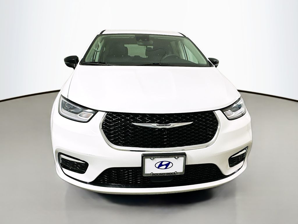 2024 Chrysler Pacifica Touring L photo 2