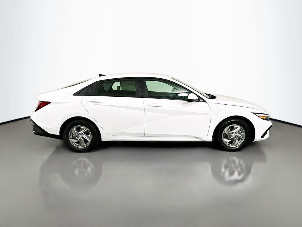 New 2026 Hyundai Elantra SE Sedan