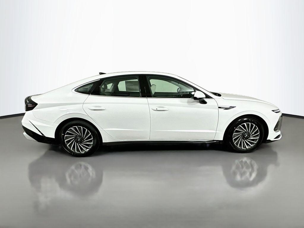New 2026 Hyundai Sonata Hybrid SEL Sedan