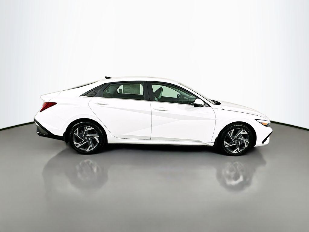 2025 Hyundai Elantra Limited photo 4
