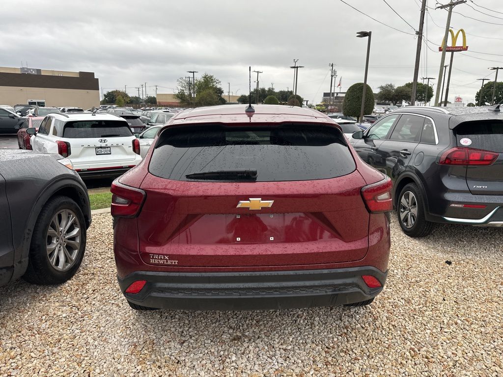 2025 Chevrolet Trax LS photo 4