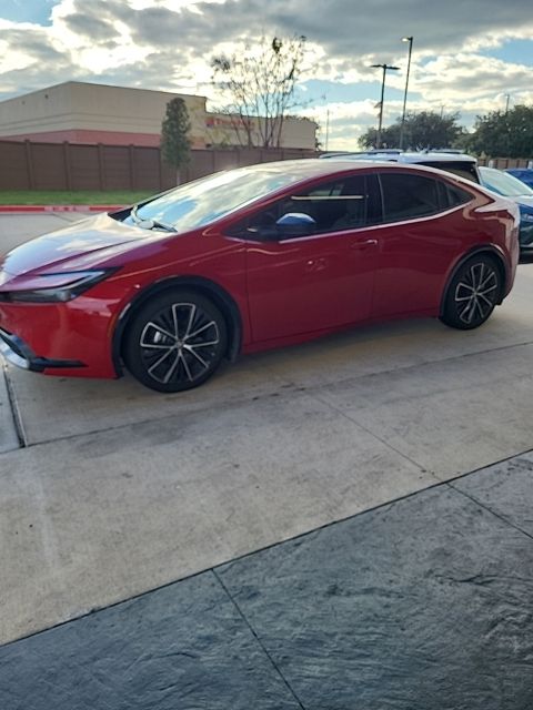 2024 Toyota Prius XLE photo 3