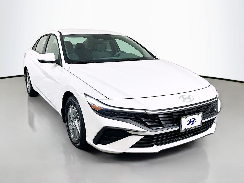 New 2026 Hyundai Elantra SE Sedan