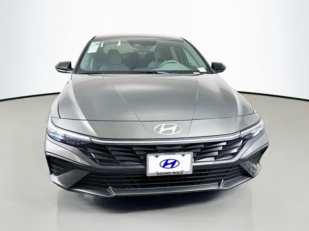 2025 Hyundai Elantra SEL Sport photo 2