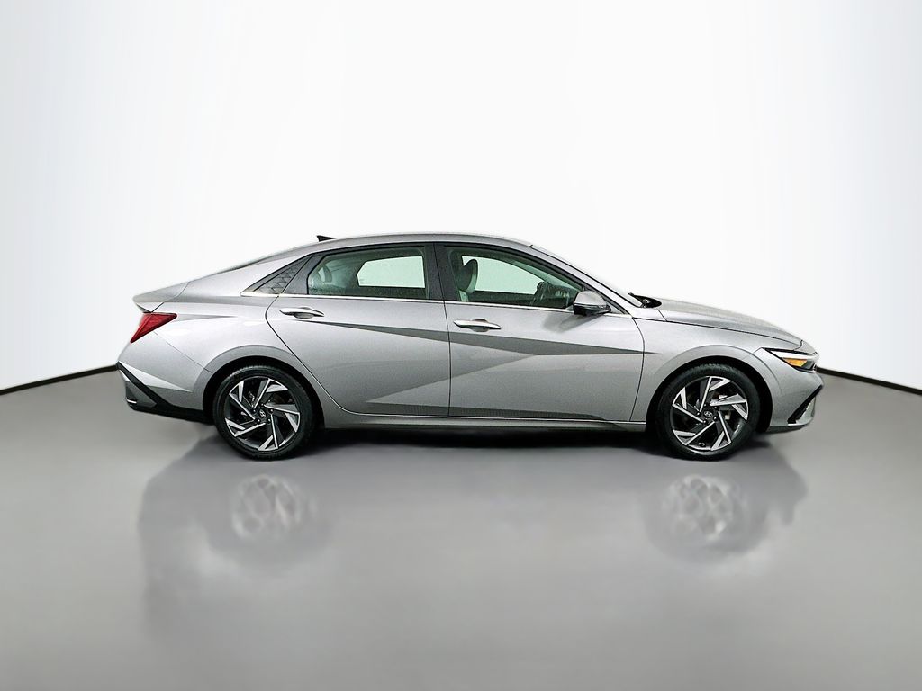 2024 Hyundai Elantra Limited photo 4