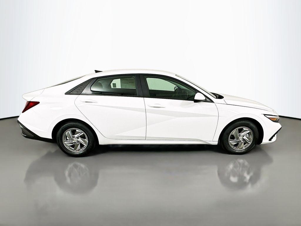 New 2026 Hyundai Elantra SE Sedan