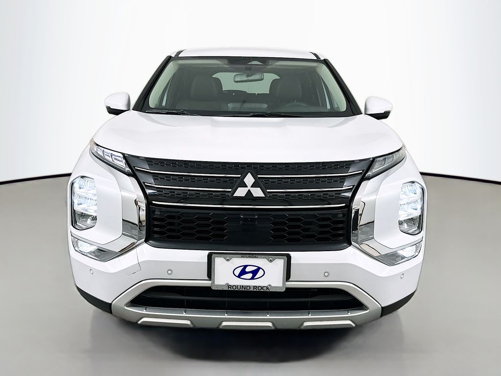 2023 Mitsubishi Outlander SE photo 2