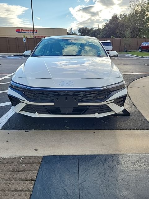 2024 Hyundai Elantra Limited photo 2