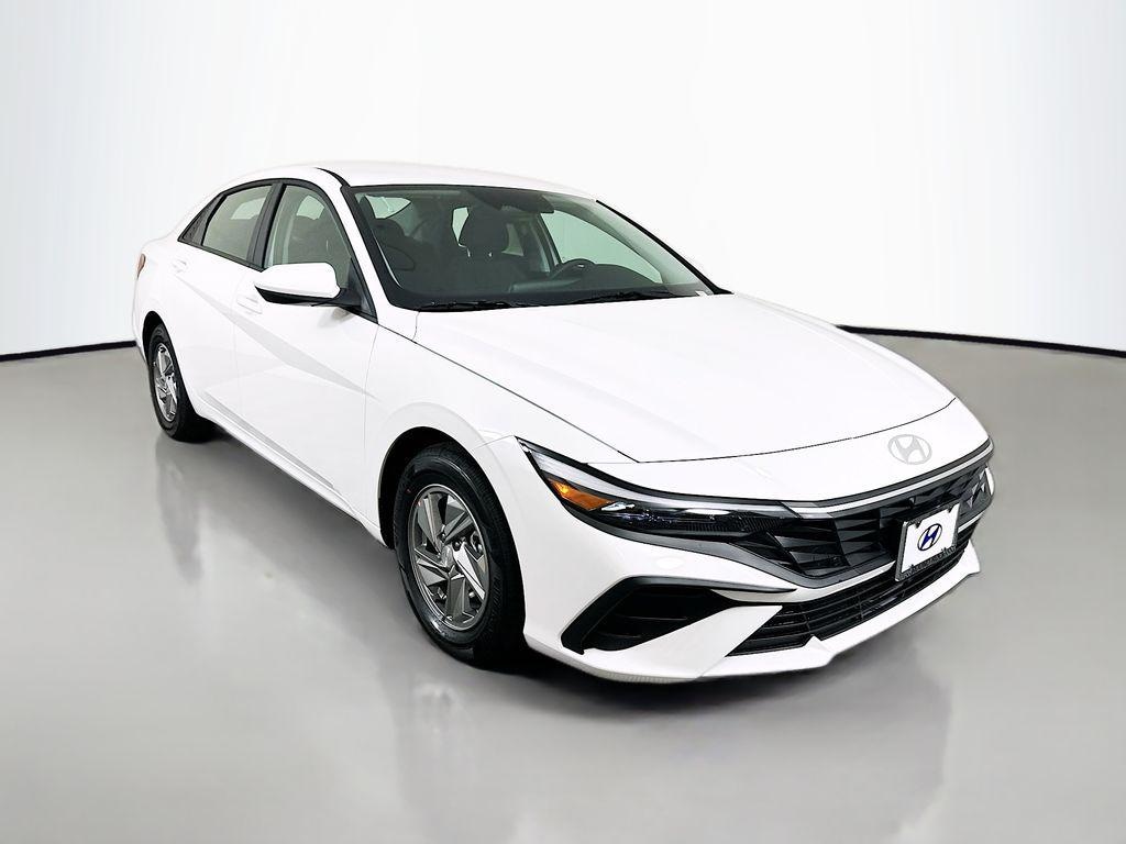 New 2026 Hyundai Elantra SE Sedan