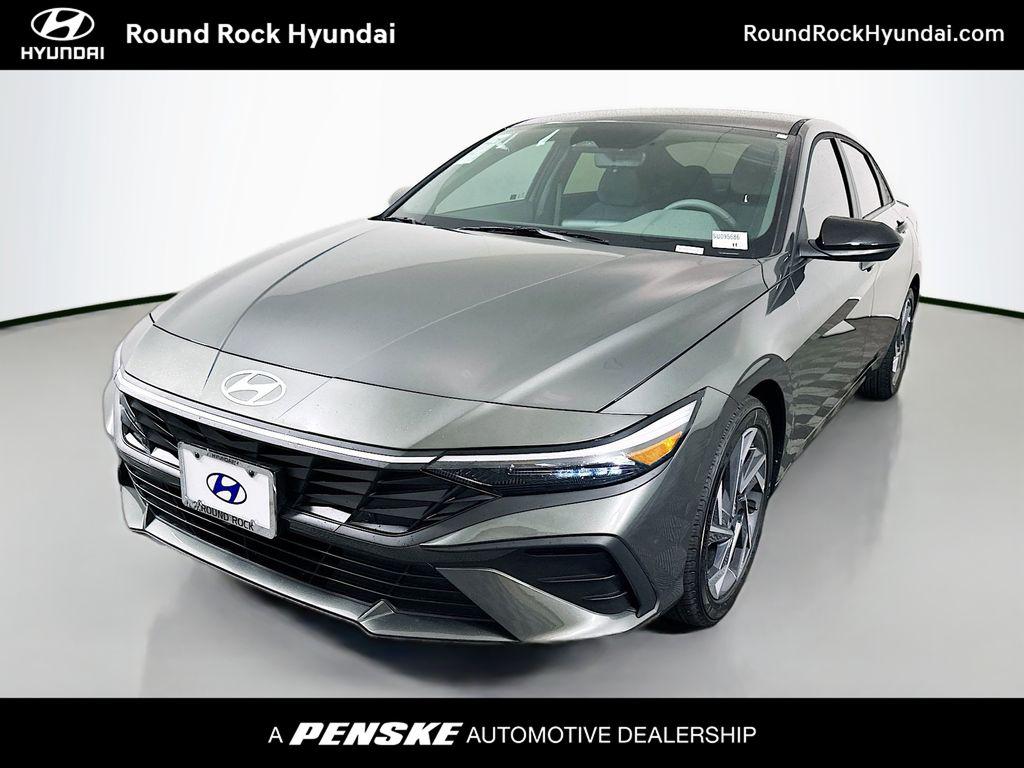 2025 Hyundai Elantra SEL's photo