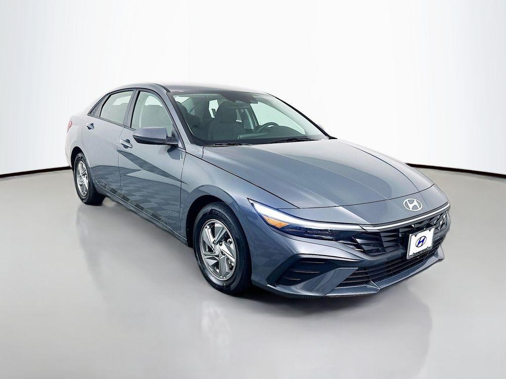 New 2026 Hyundai Elantra SE Sedan