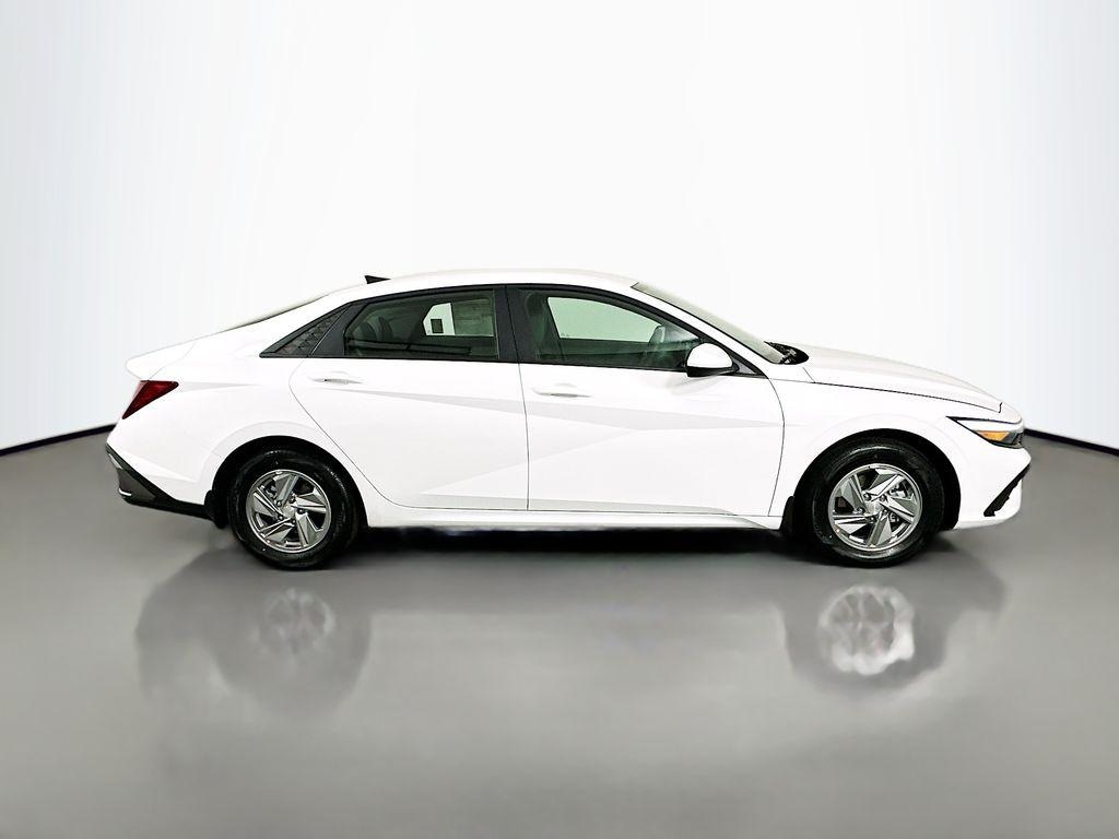 New 2026 Hyundai Elantra SE Sedan
