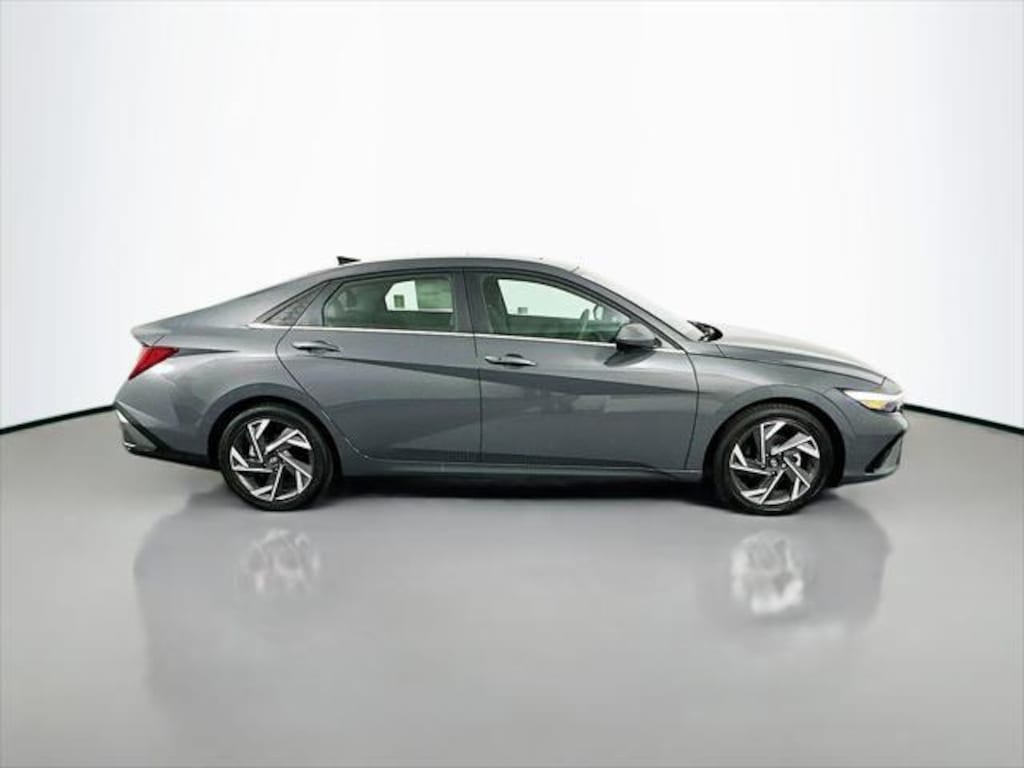 New 2025 Hyundai Elantra SEL Convenience Sedan