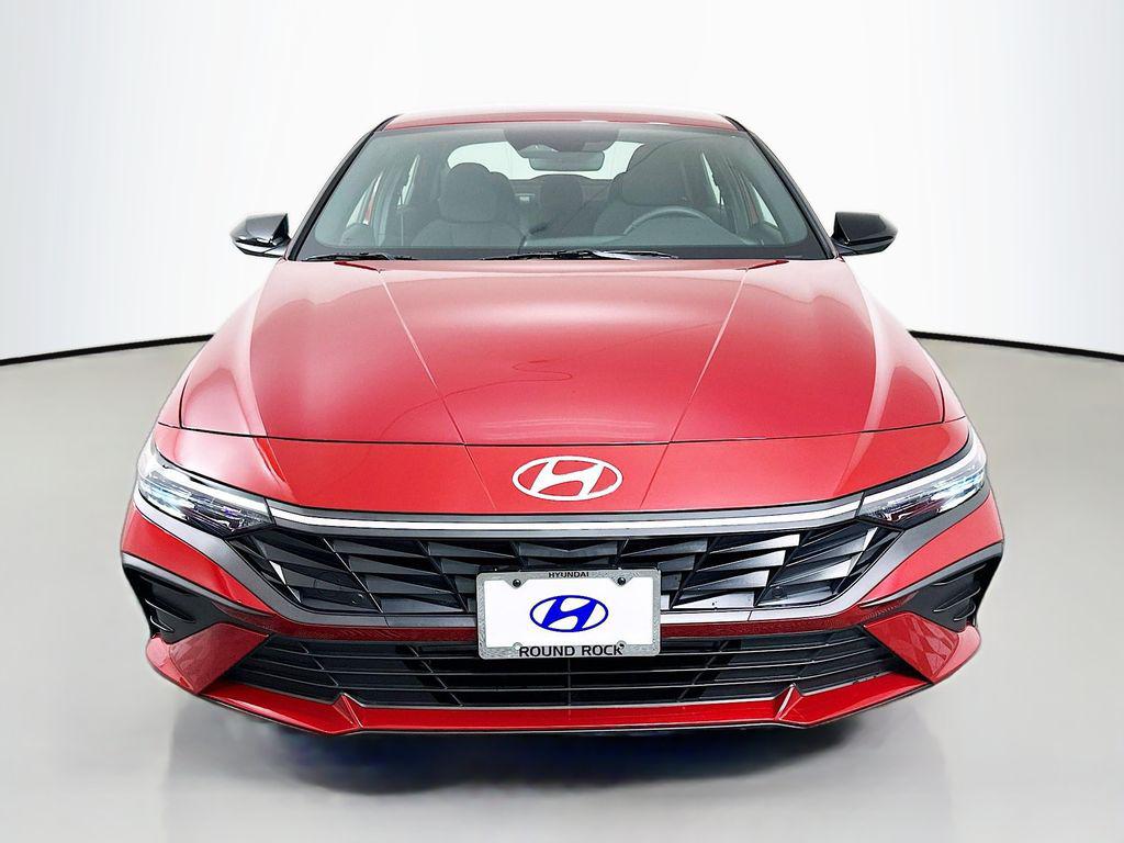 2025 Hyundai Elantra SEL Sport photo 2