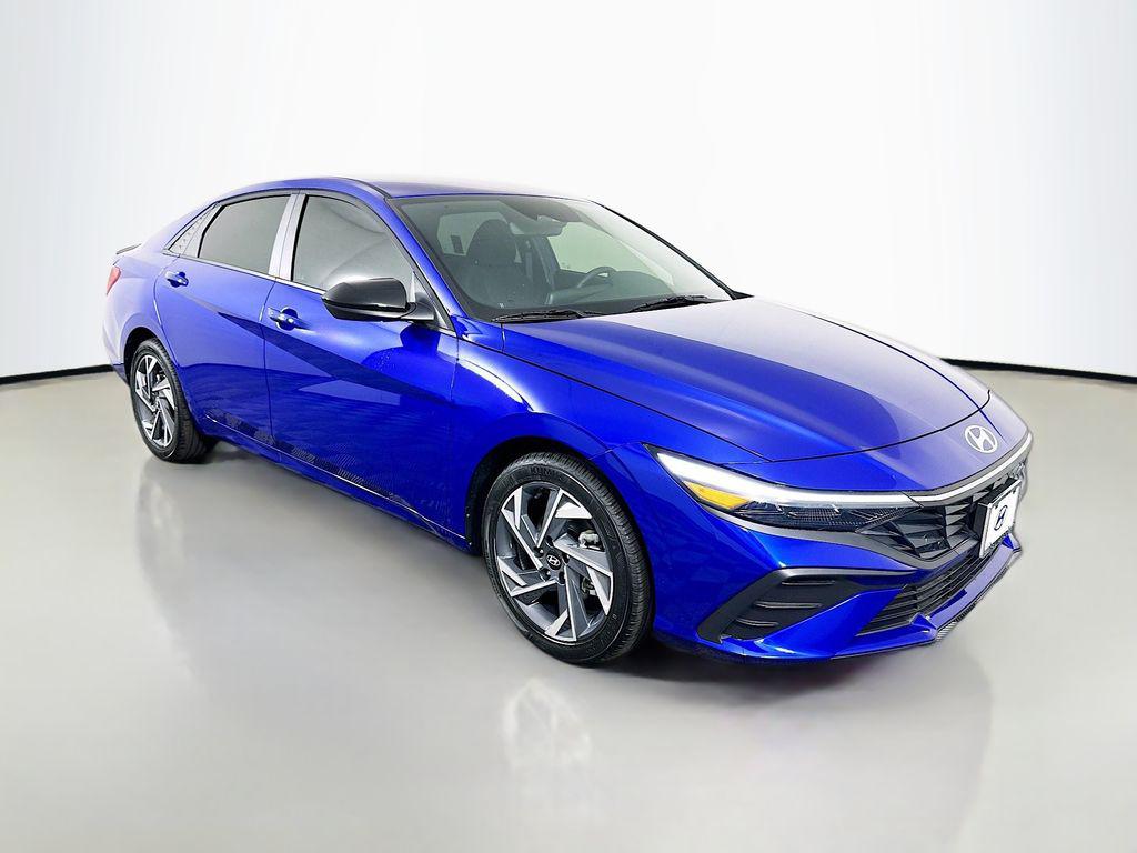 2025 Hyundai Elantra SEL Sport photo 3