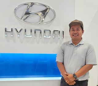 Staff member Marc Le from ID_49d6d4ec247d