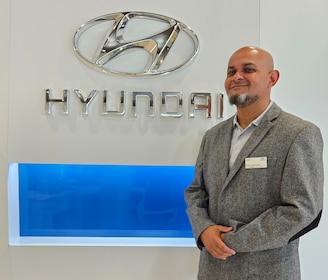 Staff member Victor Quinonez from ID_49d6d4ec247d