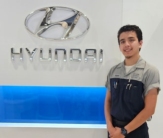 Staff member Alex Acevedo from ID_45868ffcac7b