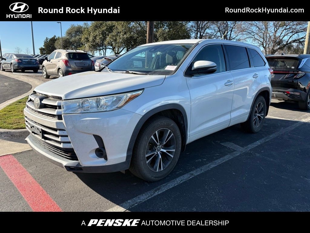 Used 2017 Toyota Highlander LE I4 SUV
