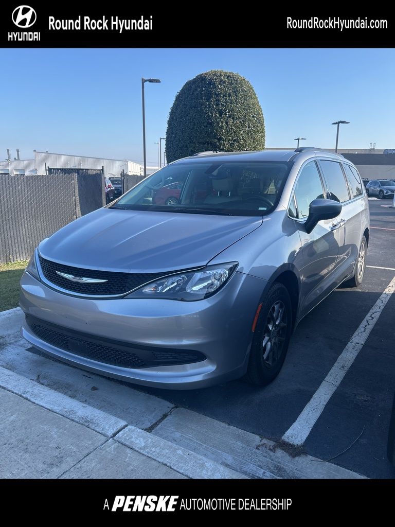 2021 Chrysler Voyager's photo