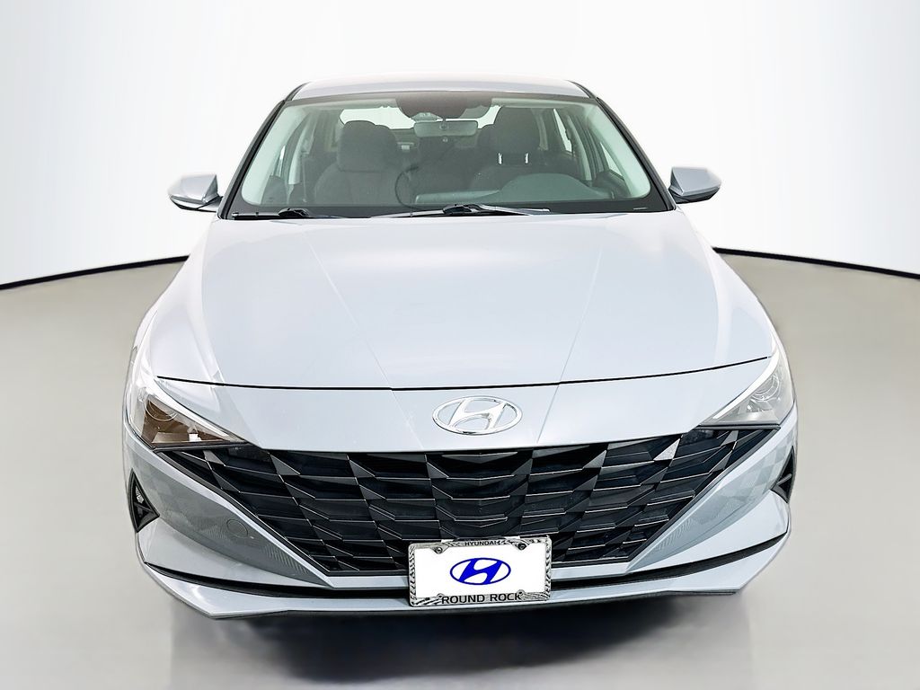 2023 Hyundai Elantra SEL photo 2