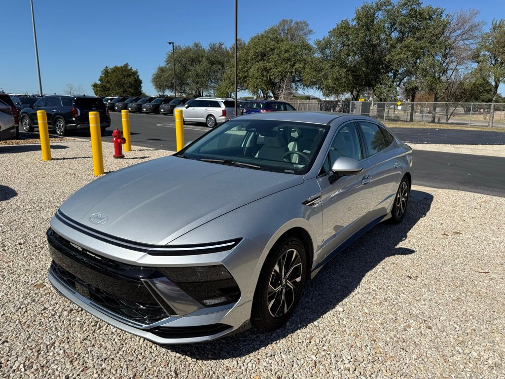 2024 Hyundai Sonata SEL photo 2