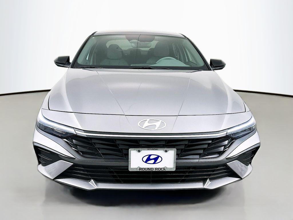 2025 Hyundai Elantra SEL Sport photo 2